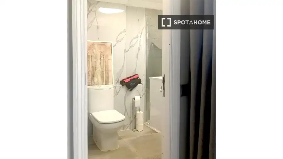 Bany de Apartament per a compartir en Las Palmas de Gran Canaria amb Aire condicionat, Terrassa i Moblat