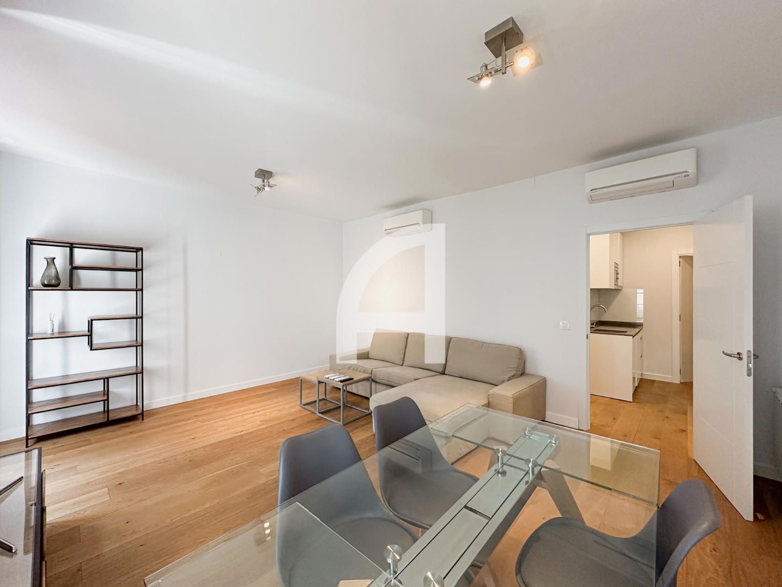 Living room of Flat to rent in  Madrid Capital  with Air Conditioner, Heating and Terrace