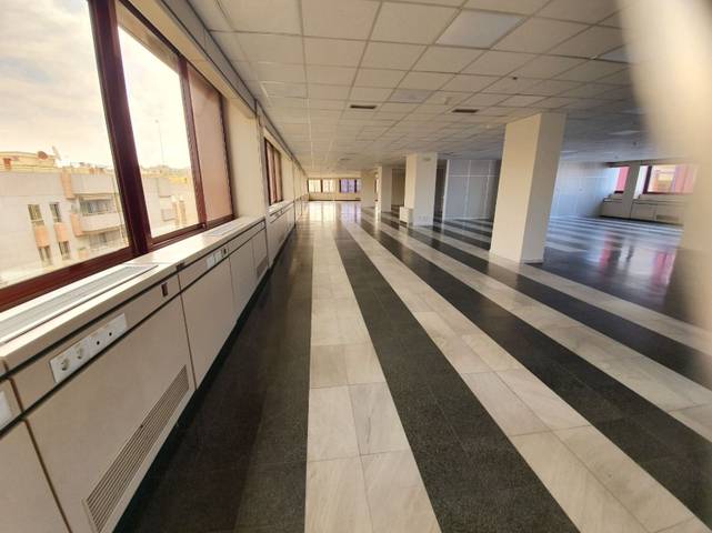 Oficina en Alquiler en La Buhaira