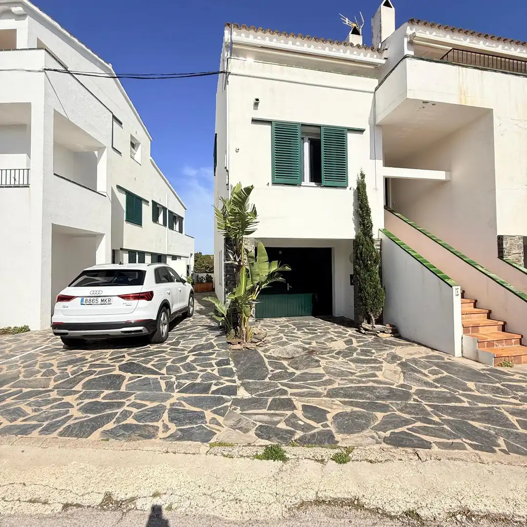Vista exterior de Casa o xalet en venda en Cadaqués amb Terrassa