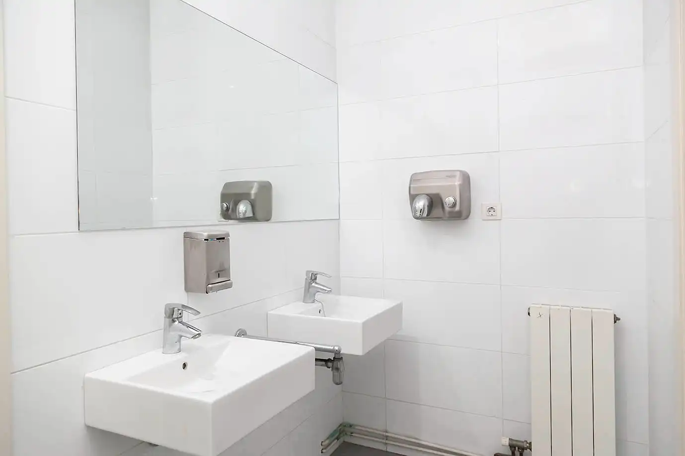 Baño de Nave industrial en venta en Molins de Rei con Alarma