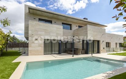 Vista exterior de Casa o xalet en venda en Vic amb Terrassa i Balcó