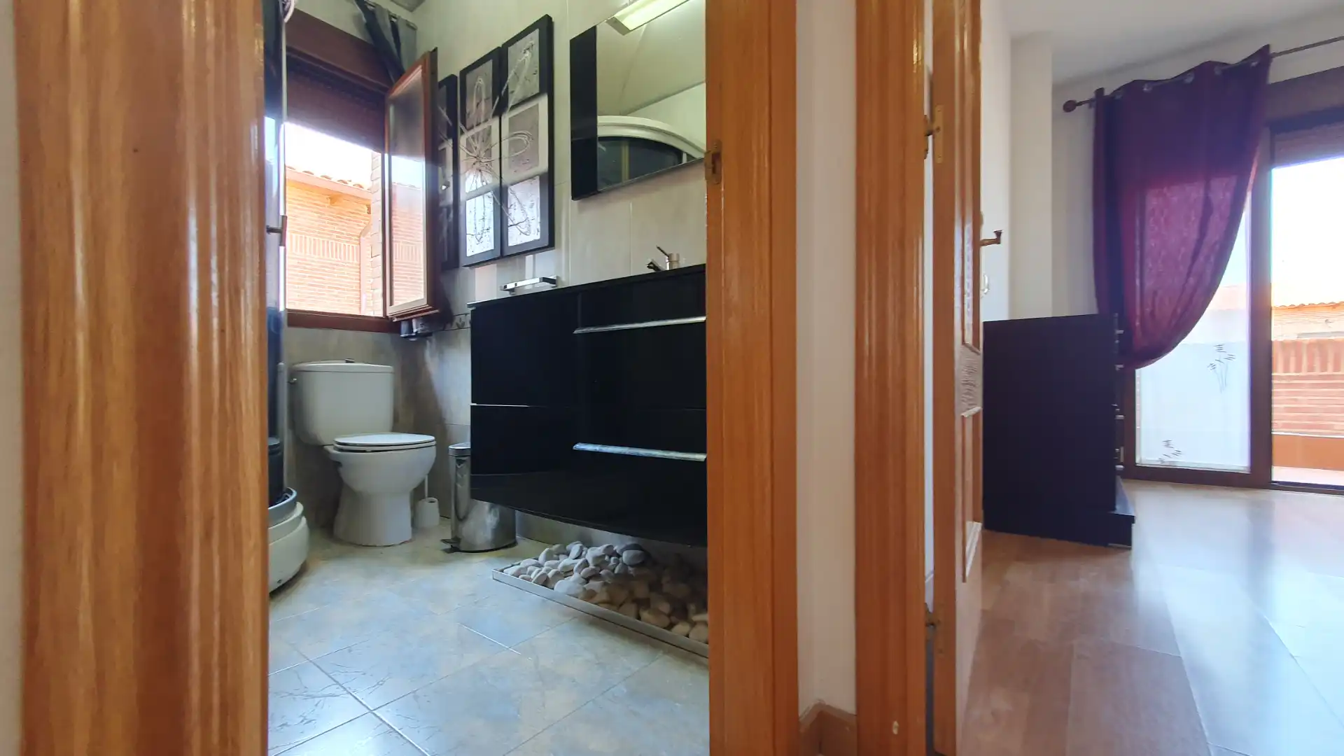 Bany de Casa adosada en venda en Olías del Rey amb Aire condicionat, Calefacció i Jardí privat