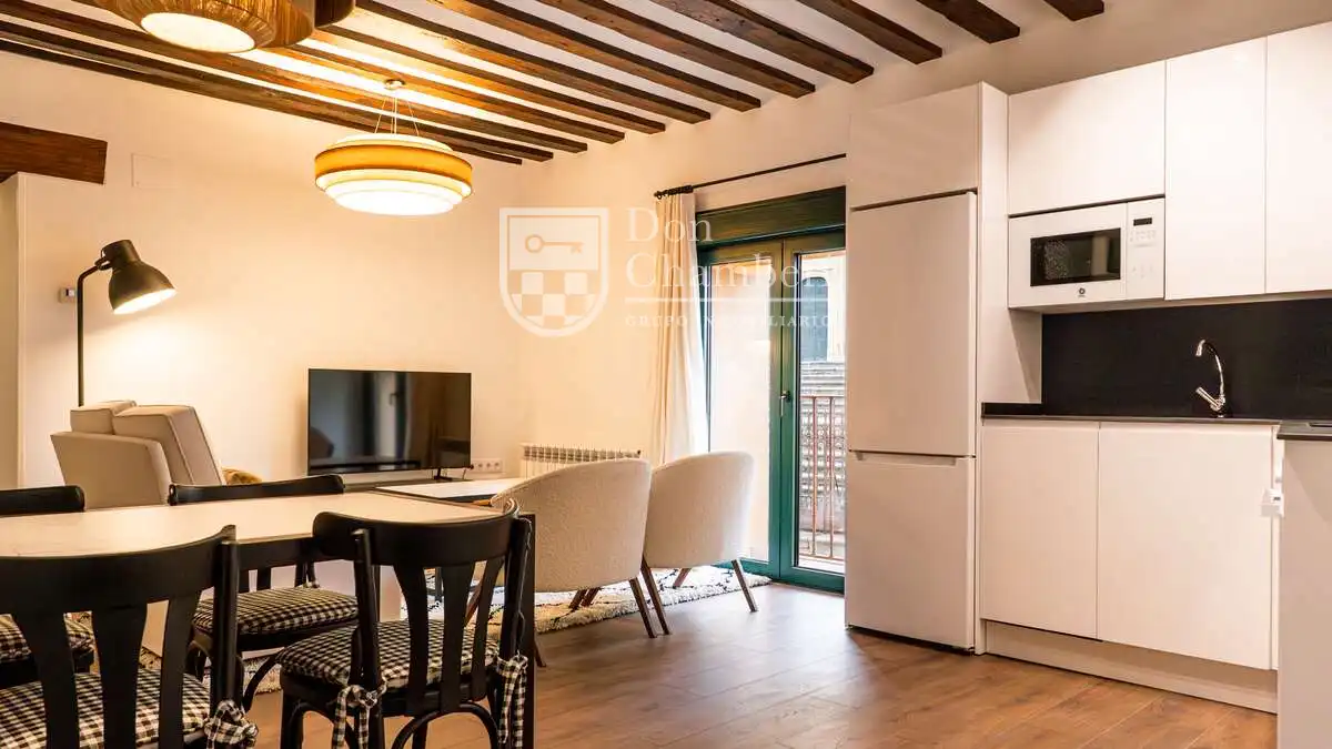 Cuina de Apartament de lloguer en Segovia amb Calefacció, Terrassa i Moblat