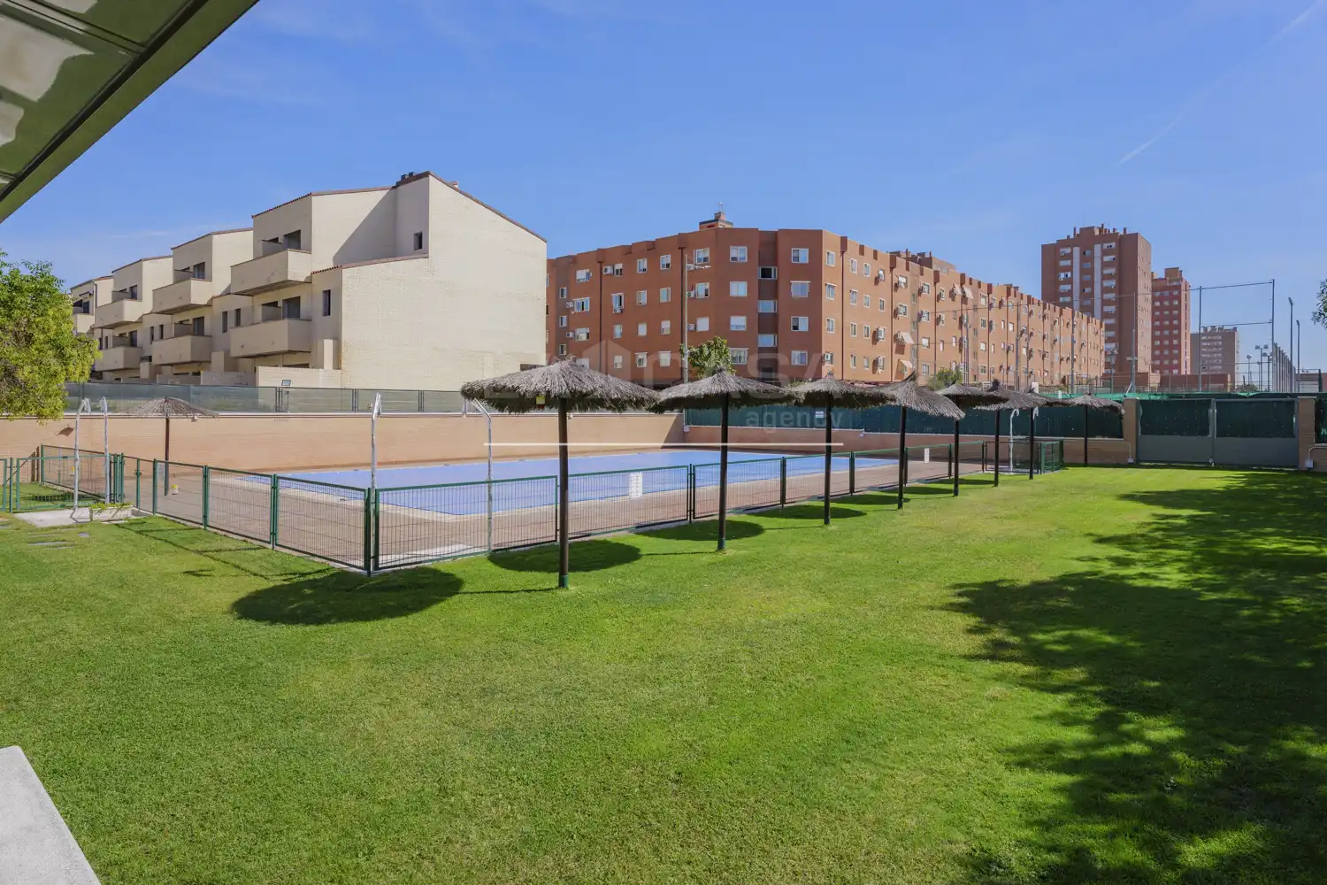 Piscina de Piso en venta en Parla Este
