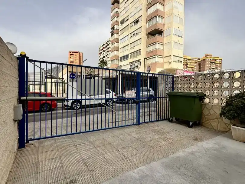 Parkplatz von Wohnung zur Miete in Benidorm mit Klimaanlage, Parkett und Schwimmbad