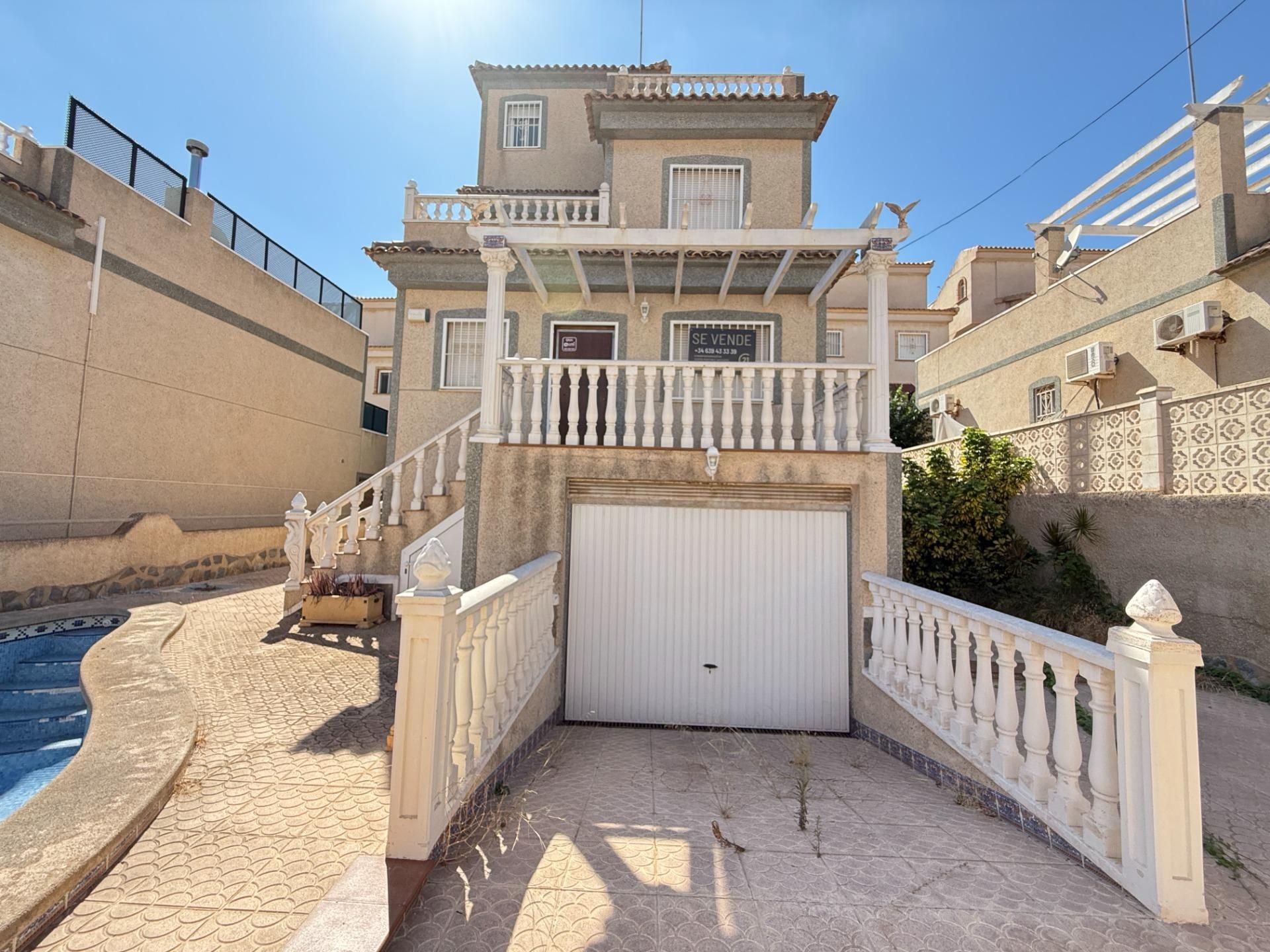 Vista exterior de Casa o chalet en venta en San Miguel de Salinas con Jardín privado y Piscina comunitaria