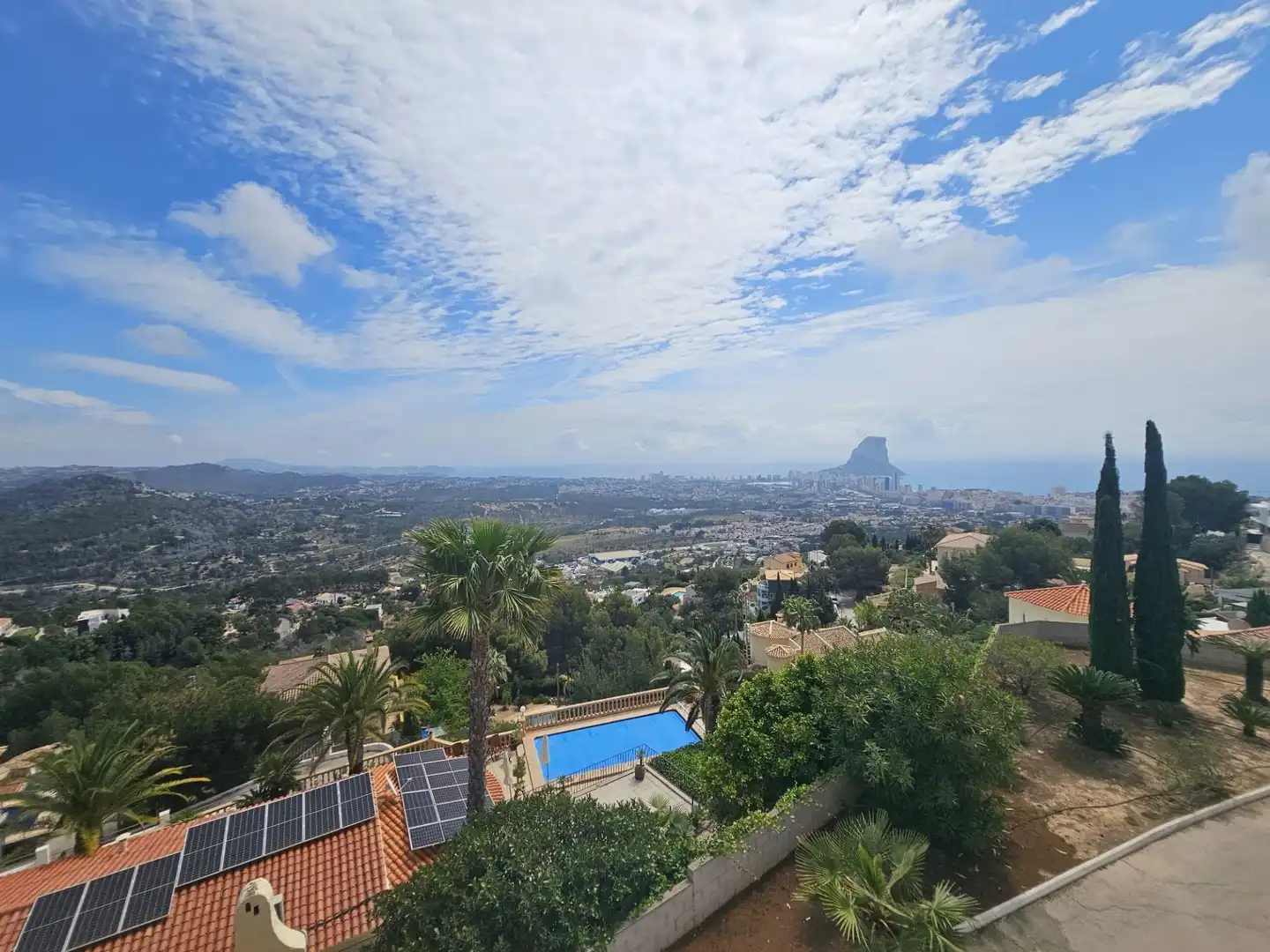 Vista exterior de Casa adosada en venta en Calpe / Calp con Aire acondicionado, Calefacción y Terraza