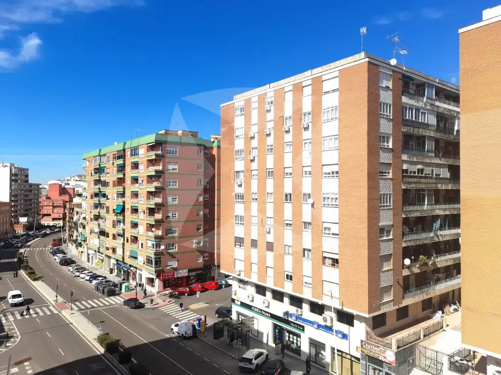 Oficina de lloguer a Avenida Juan Pereda Pila, Maria Auxiliadora - Barriada de Llera