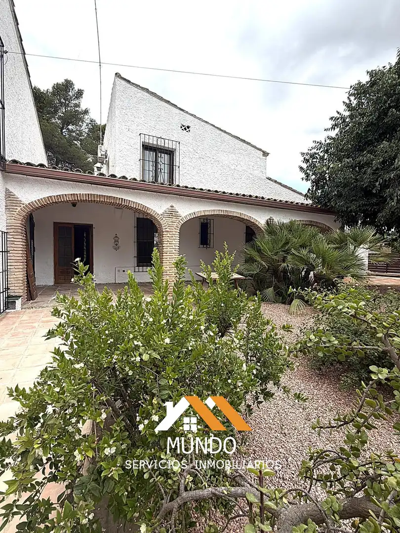 Vista exterior de Casa o xalet de lloguer en Paterna amb Aire condicionat, Calefacció i Terrassa