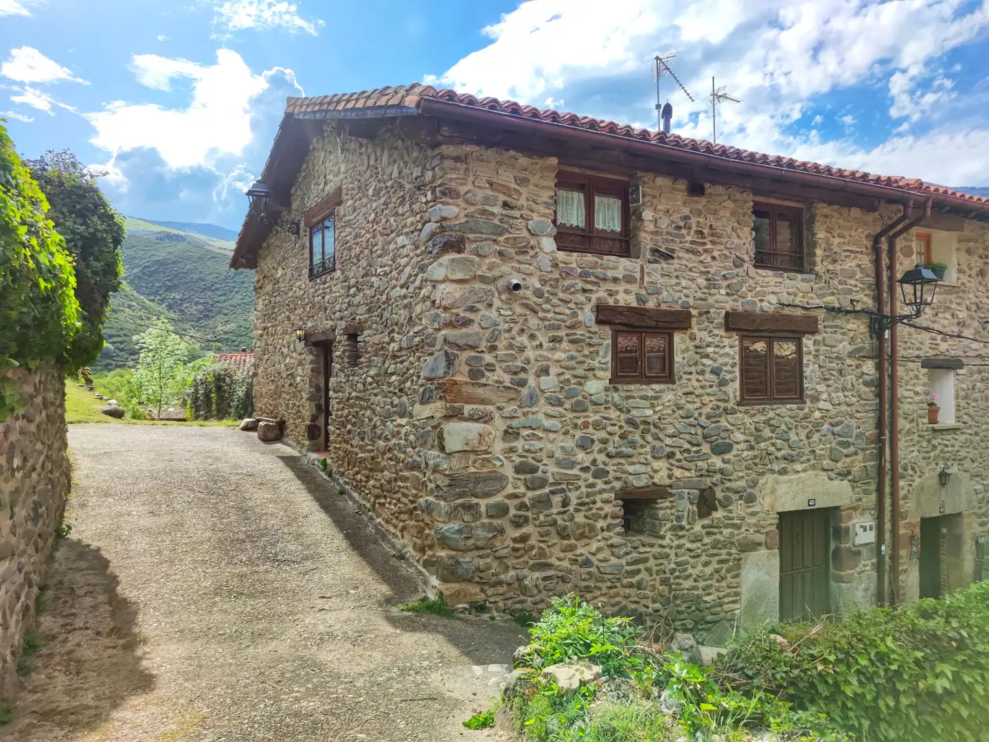 Vista exterior de Casa o xalet en venda en Ezcaray amb Calefacció, Jardí privat i Moblat