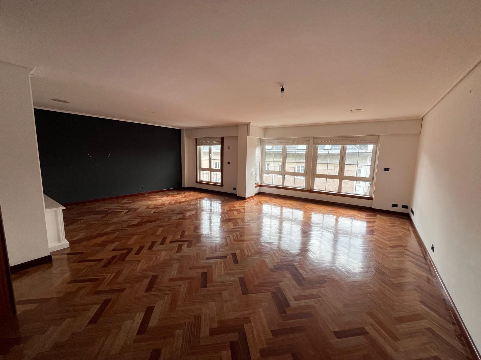 Sala d'estar de Dúplex de lloguer en A Coruña Capital  amb Calefacció, Parquet i Rentadora
