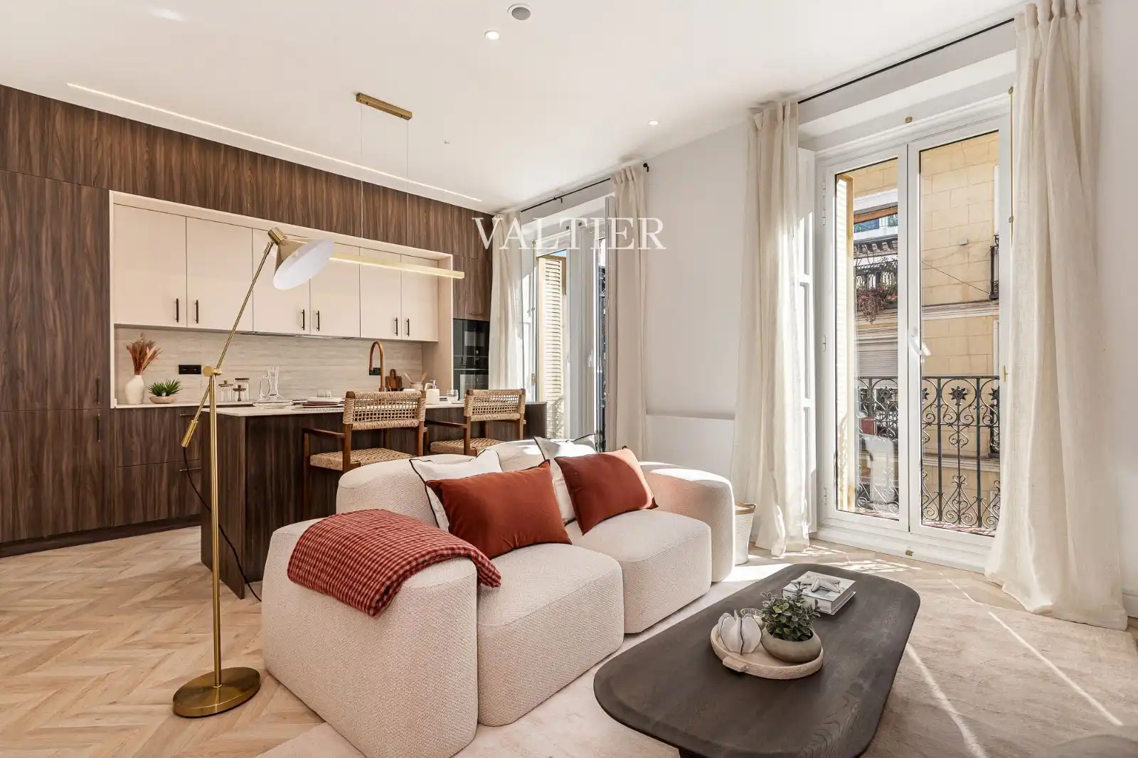 Living room of Flat for sale in Madrid  with Air Conditioner, Terrace and Furnished