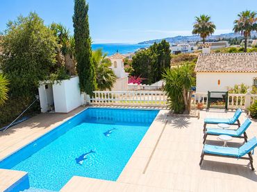 Casa con piscina en venta en El Faro de Calaburra - Chaparral