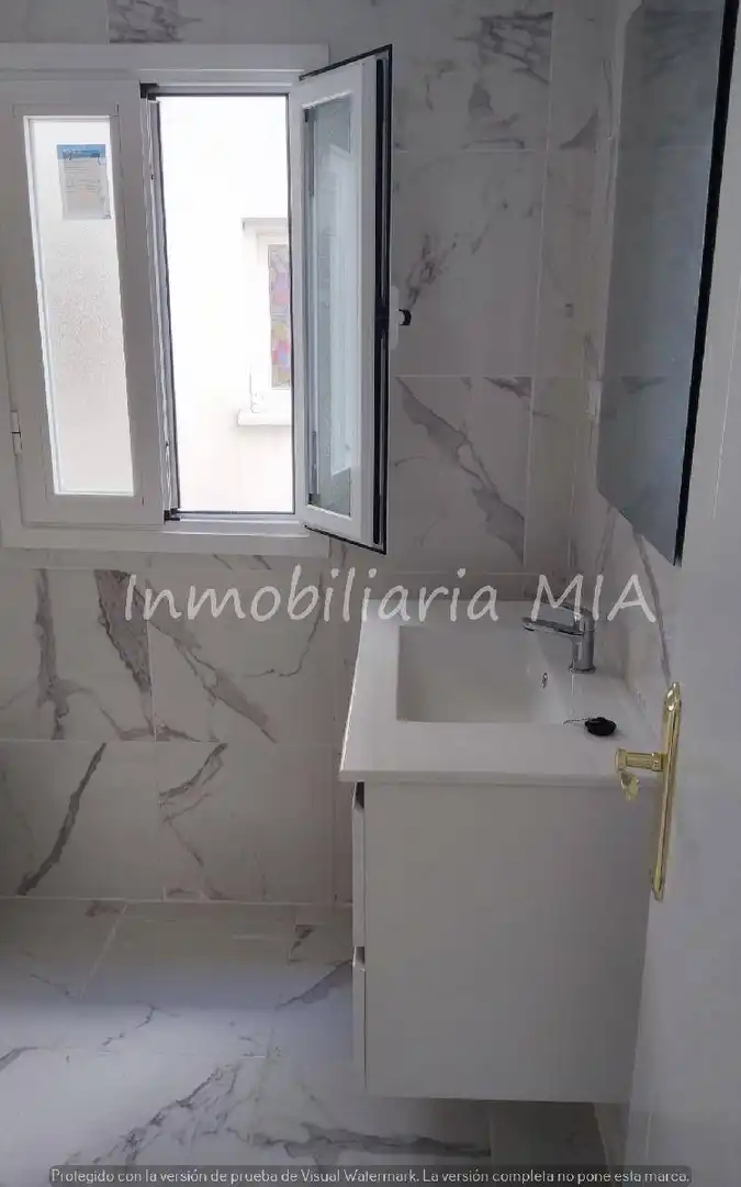 Baño de Piso en venta en Torremolinos