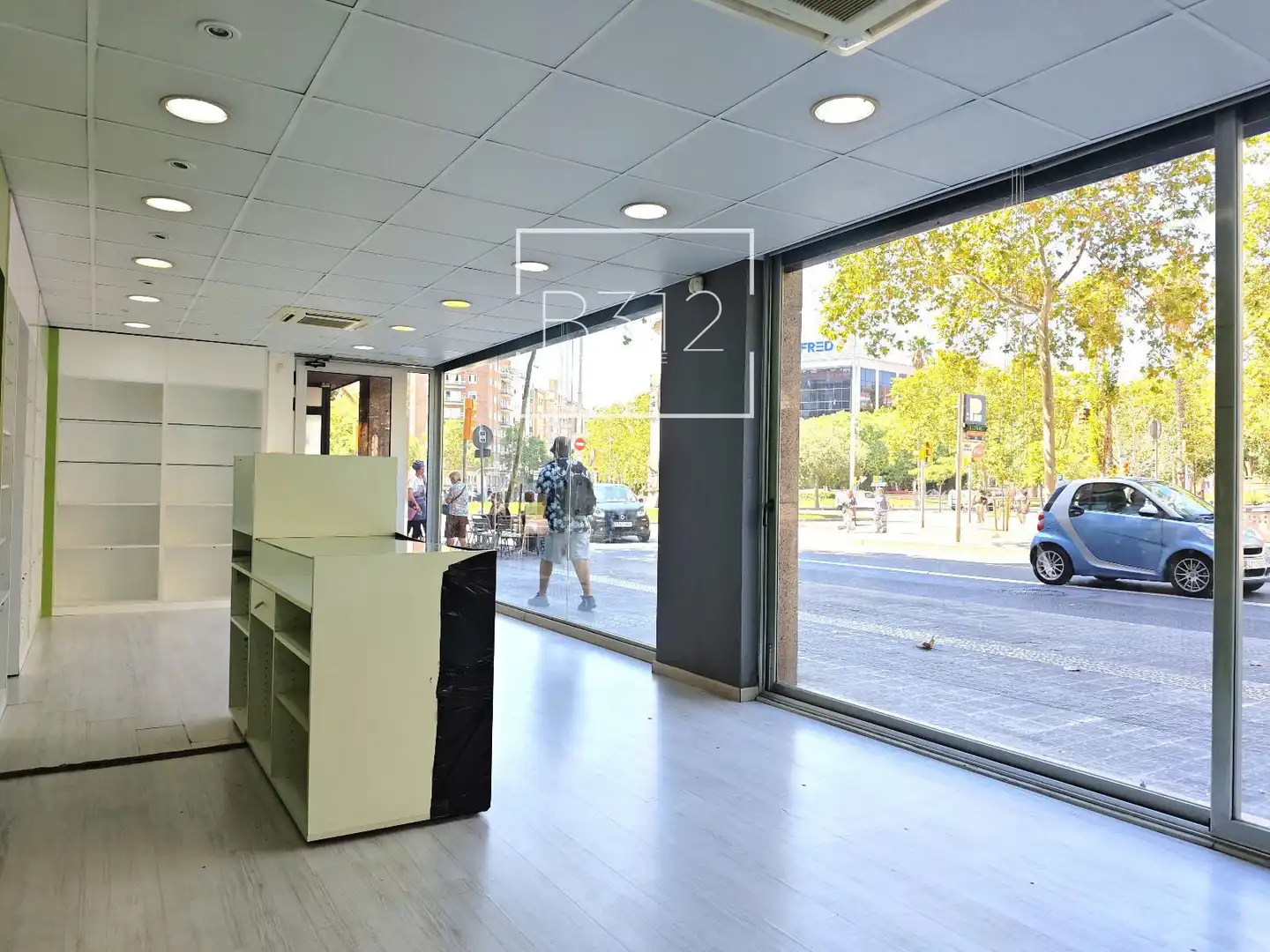 Local comercial de lloguer a Josep Tarradellas, imagen 8