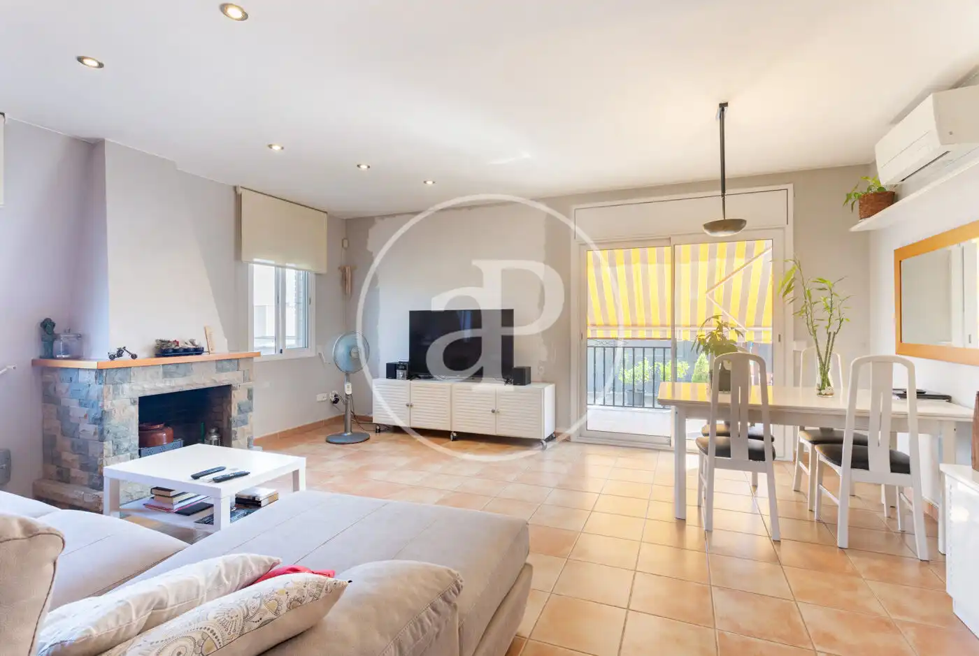 Sala de estar de Casa o chalet en venta en Rubí con Aire acondicionado, Calefacción y Jardín privado