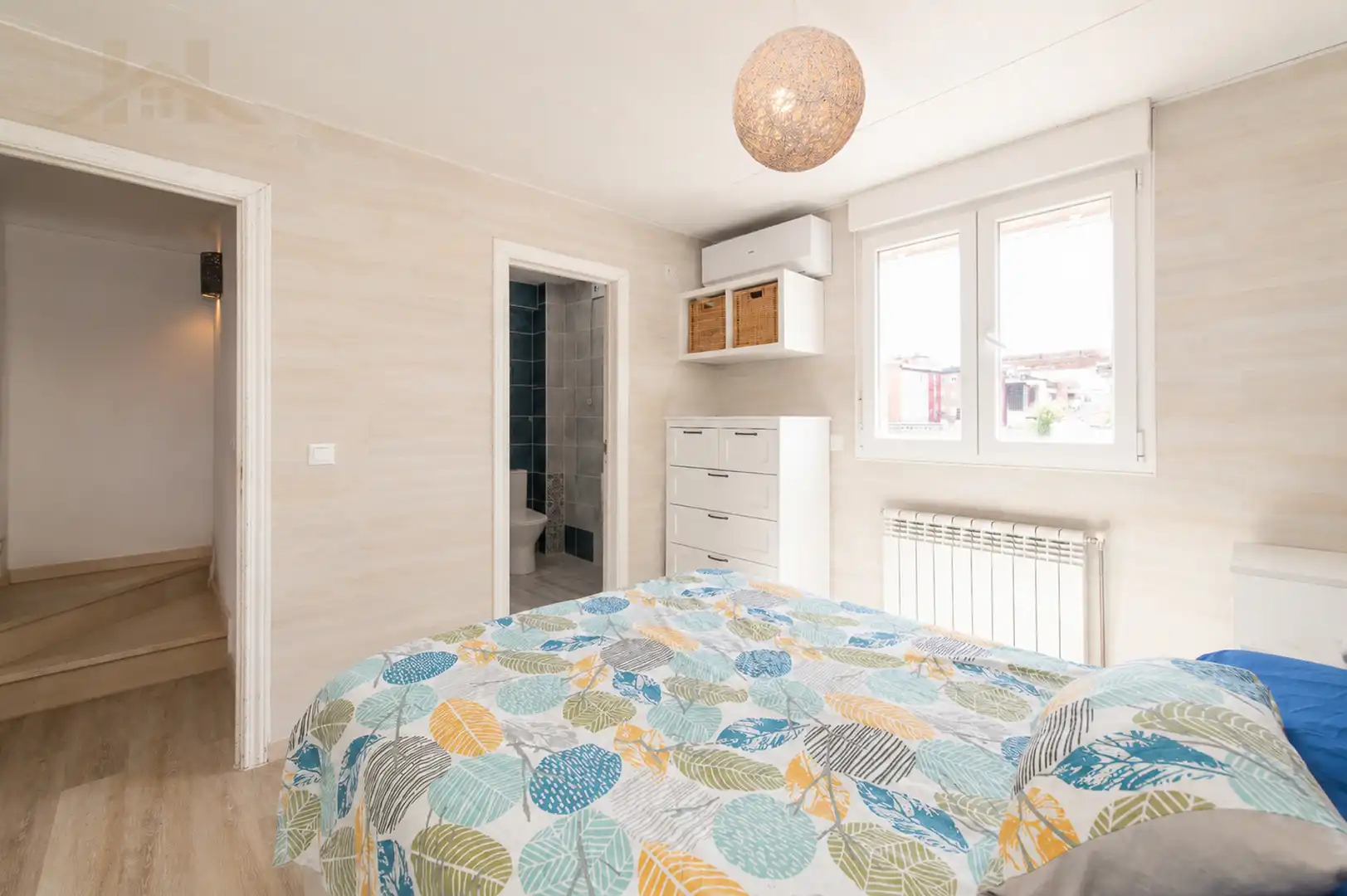 Habitación de Casa adosada en venta en Alcobendas con Aire acondicionado, Calefacción y Jardín privado