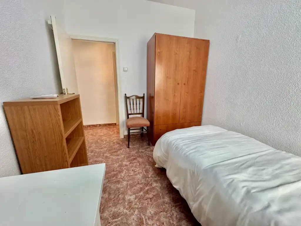 Bedroom of Flat for share in Córdoba