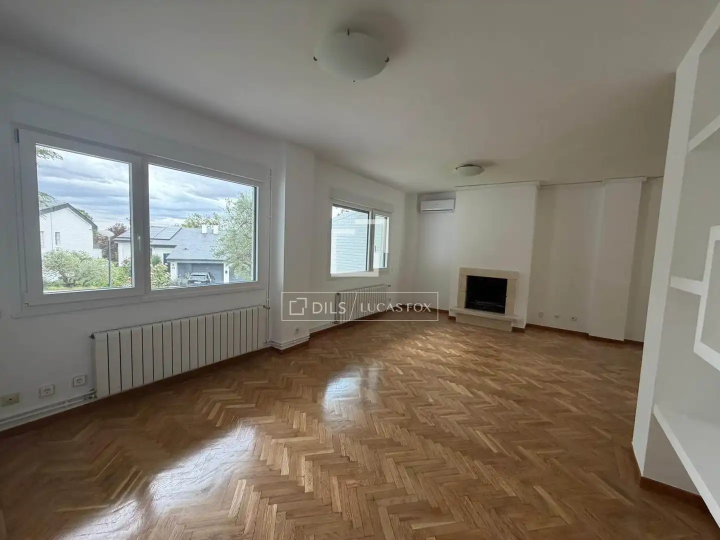 Sala d'estar de Casa o xalet de lloguer en La Moraleja amb Aire condicionat, Calefacció i Jardí privat
