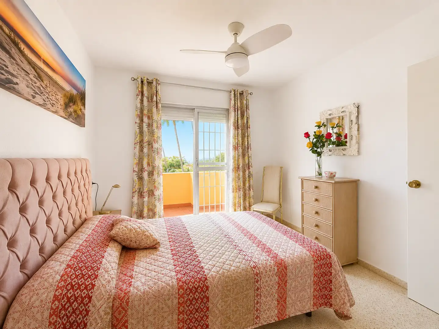 Habitación de Casa adosada en venta en Estepona con Jardín privado, Terraza y Piscina
