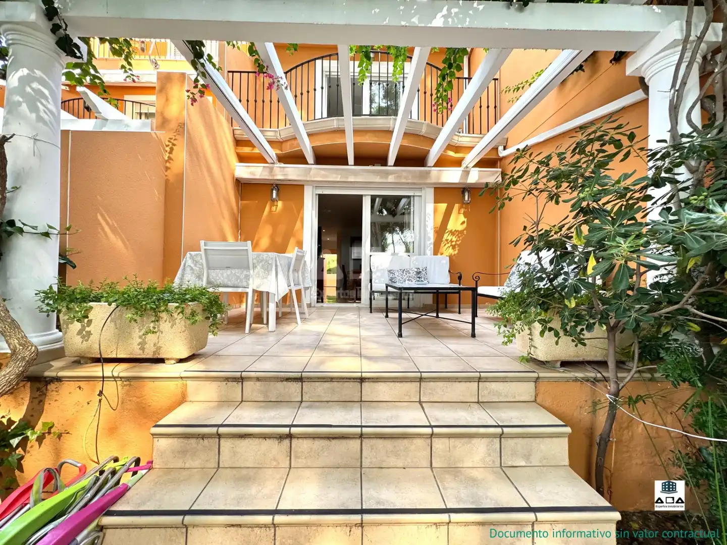 Terrasse von Einfamilien-Reihenhaus zum Verkauf in Alcalà de Xivert mit Klimaanlage, Privatgarten und Terrasse