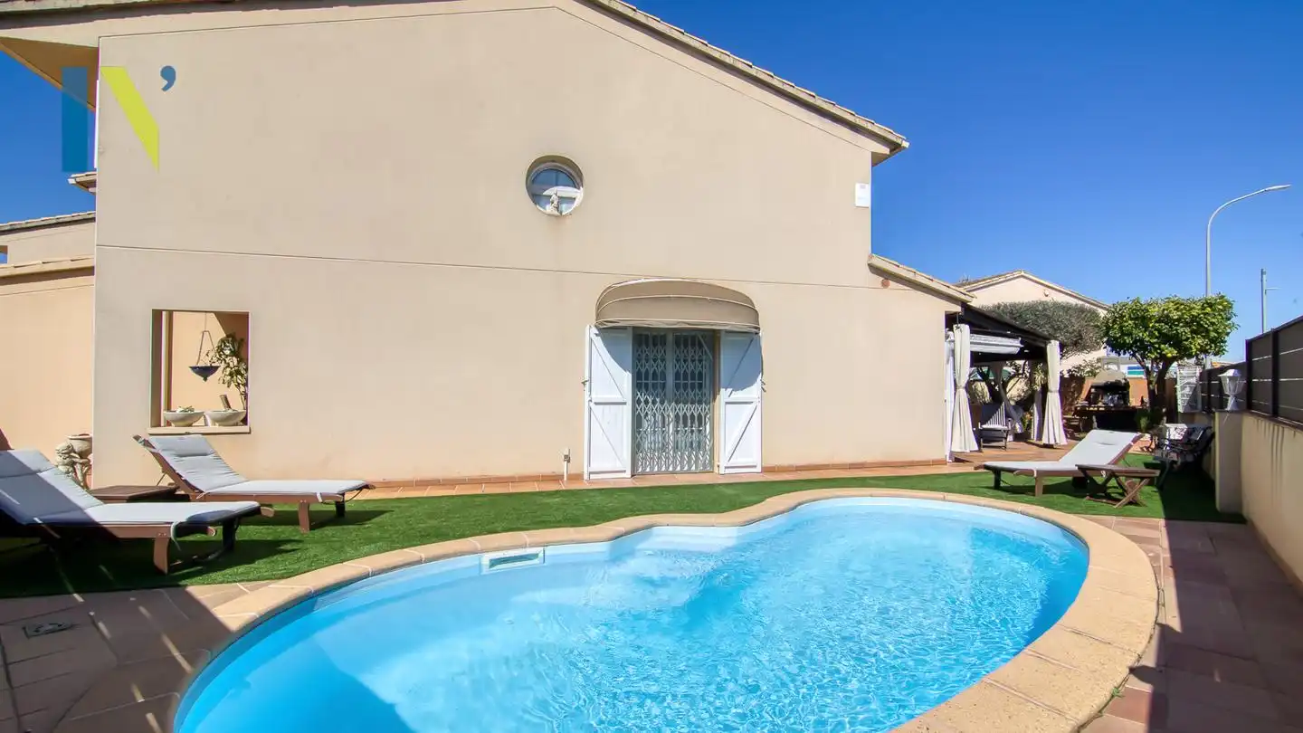 Swimming pool of Detached homes for sale in Vilablareix  with Heating, Private garden and Swimming Pool