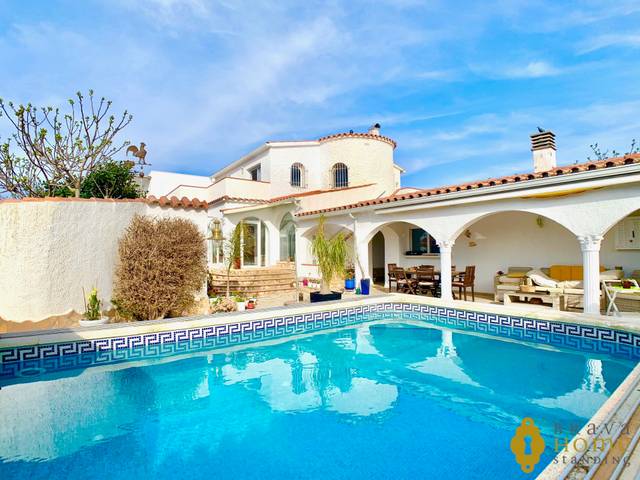 Casa-chalet en Venta en Cap Ras - Creus - Falconera