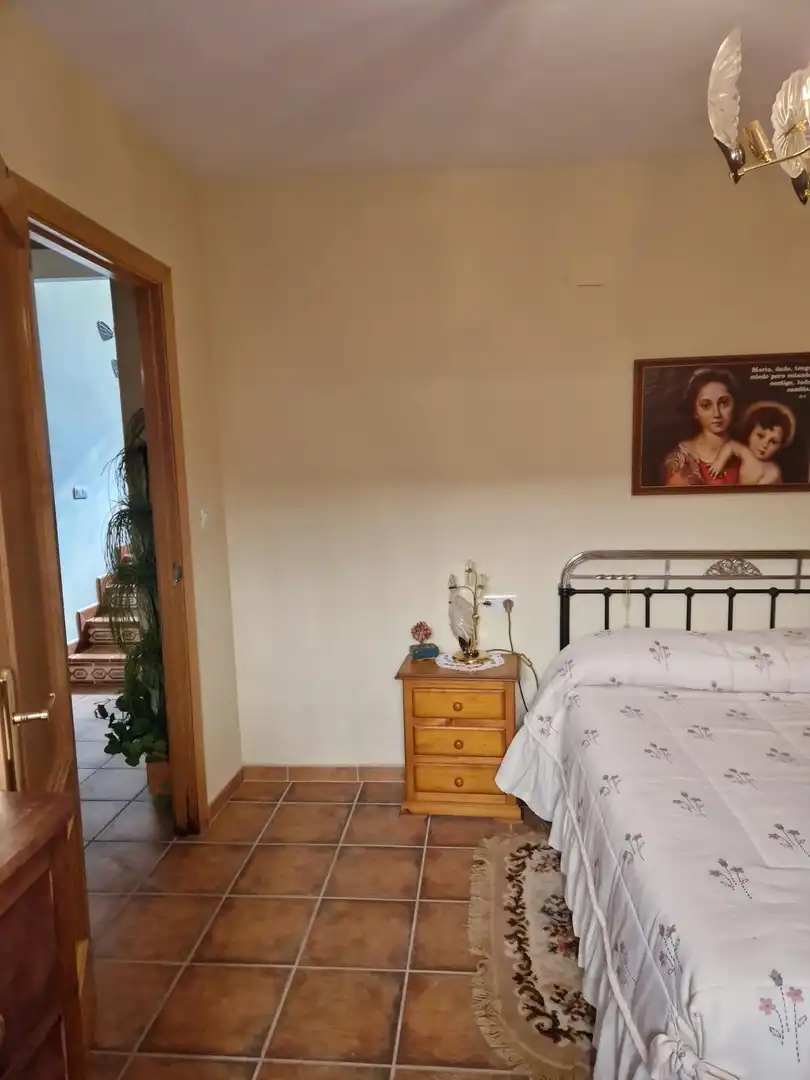 Dormitori de Casa adosada en venda en Jayena amb Traster, Moblat i Balcó