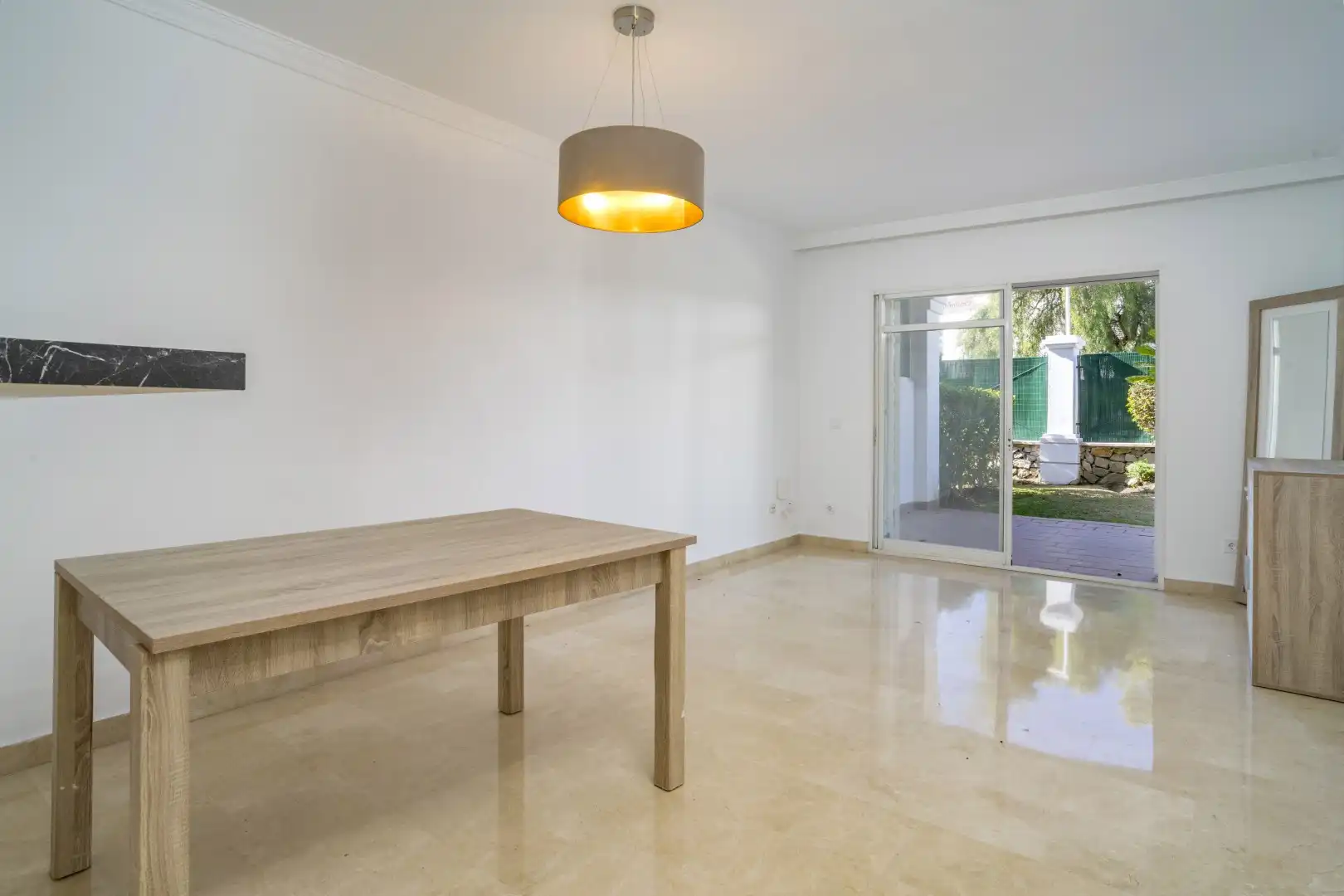Comedor de Planta baja en venta en Marbella con Jardín privado, Terraza y Piscina
