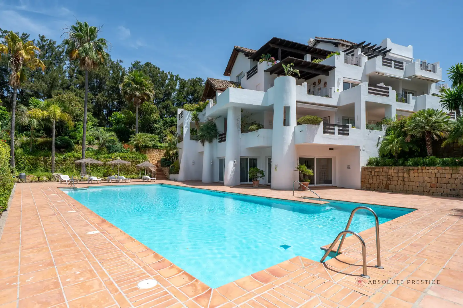 Exterior view of Attic for rent in Estepona  with Air Conditioner, Terrace and Swimming Pool