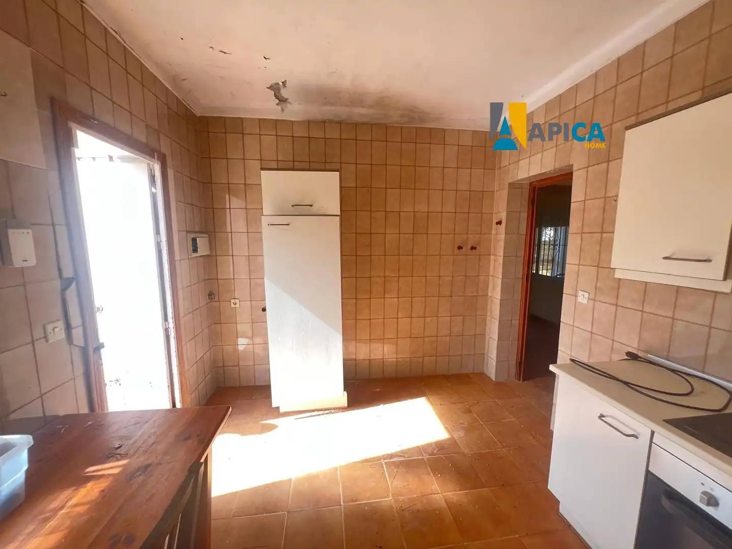Cuina de Casa o xalet en venda en Conil de la Frontera amb Terrassa, Traster i Piscina