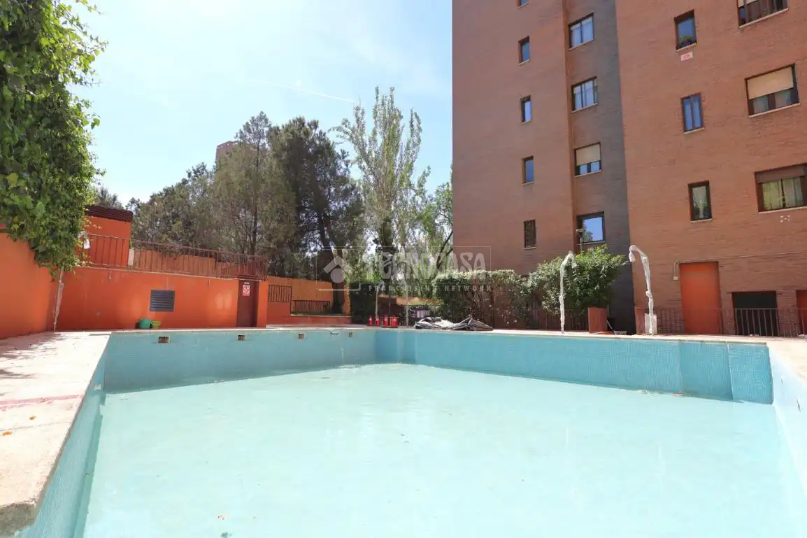 Piscina de Piso en venta en Madrid con Aire acondicionado y Calefacción
