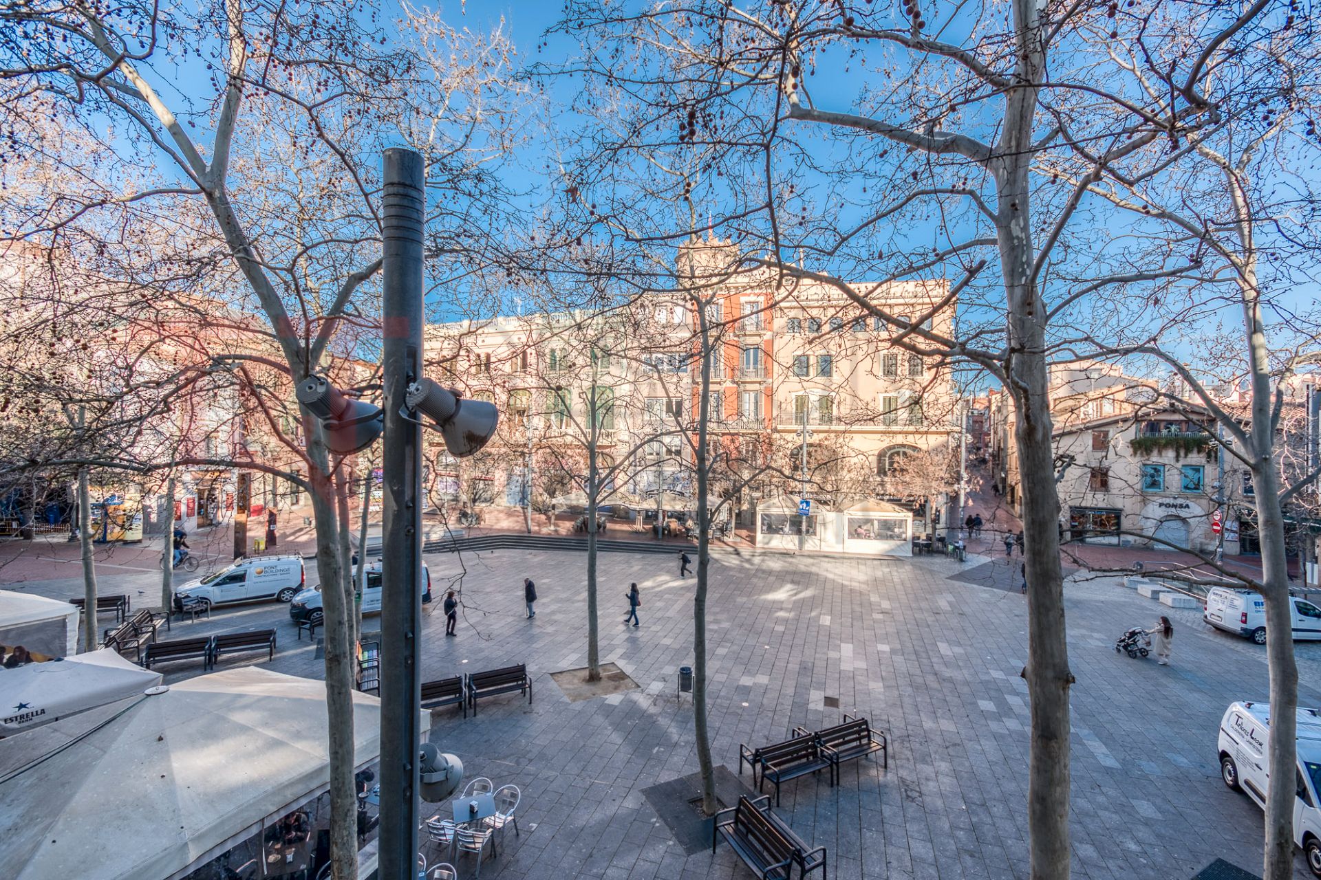 Vista exterior de Piso en venta en Terrassa con Aire acondicionado, Calefacción y Horno