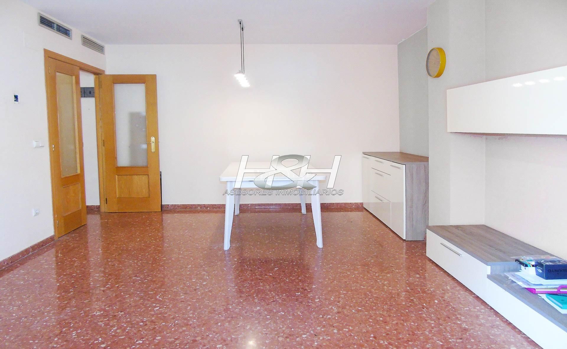 Dining room of Flat to rent in Burjassot  with Balcony