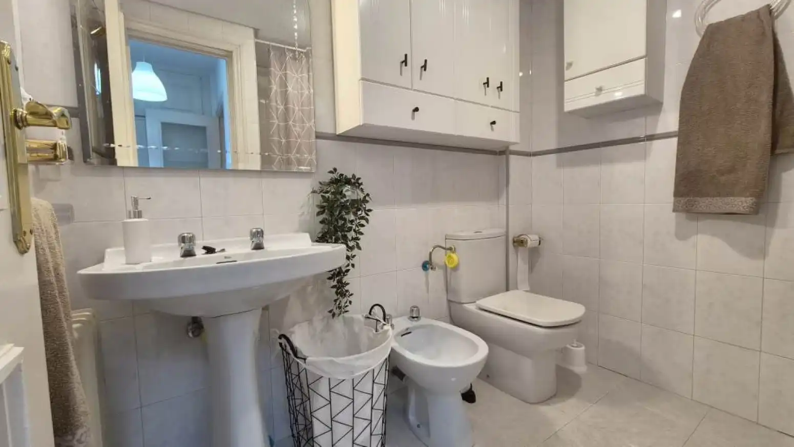 Baño de Piso de alquiler en Salamanca con Calefacción, Parquet y Amueblado