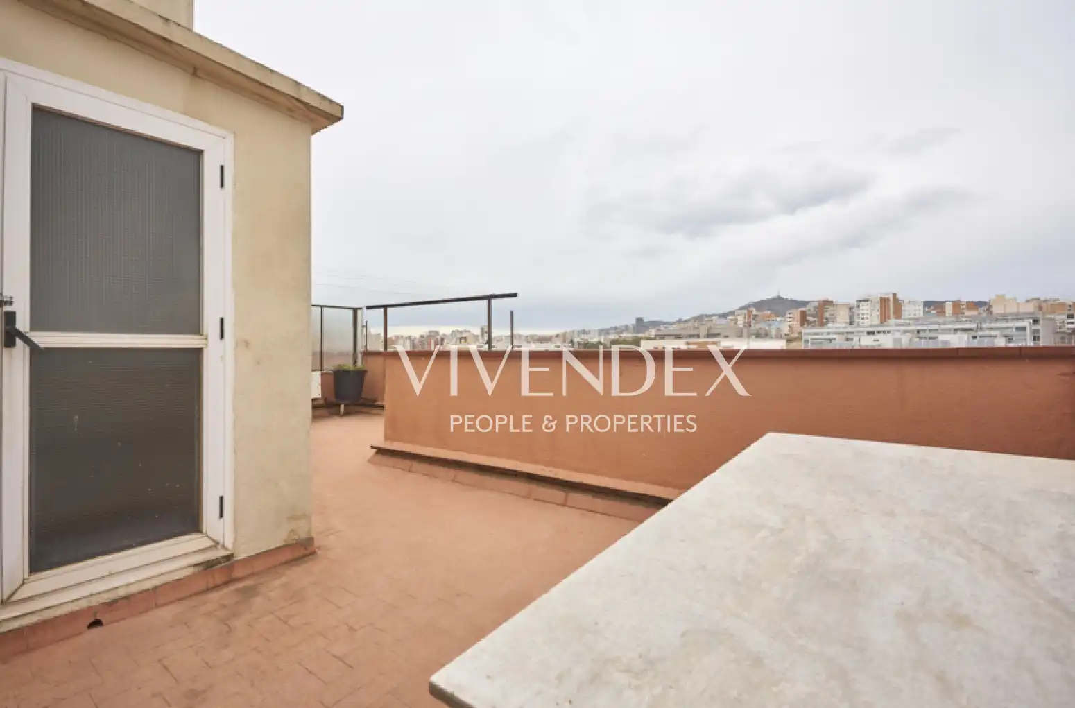 Terraza de Ático en venta en L'Hospitalet de Llobregat con Aire acondicionado, Calefacción y Terraza