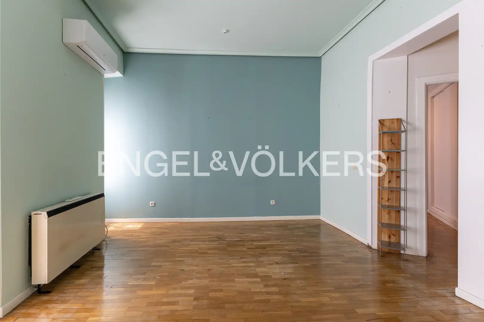 Living room of Flat for sale in Madrid  with Air Conditioner, Heating and Parquet flooring
