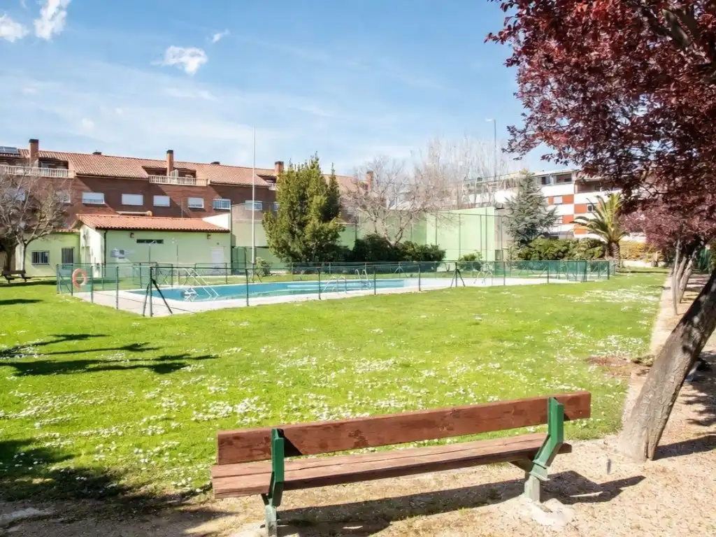 Jardí de Casa adosada en venda en Cuarte de Huerva amb Aire condicionat, Jardí privat i Piscina