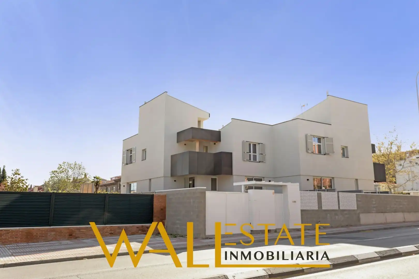 Vista exterior de Casa o xalet en venda en  Madrid Capital amb Jardí privat, Terrassa i Traster