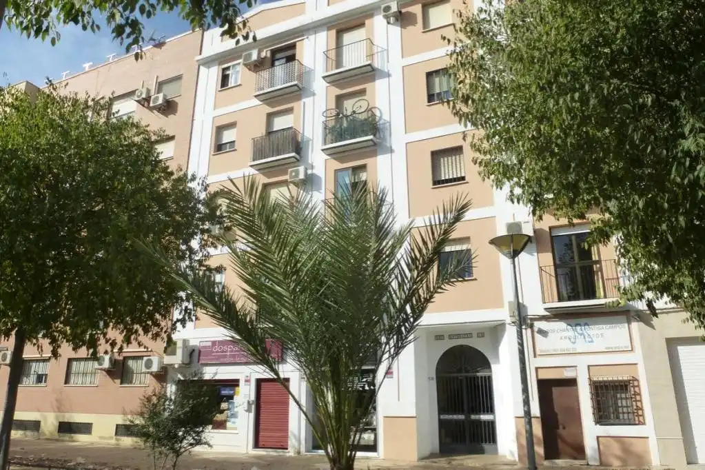 Vista exterior de Garaje en venta en Sevilla