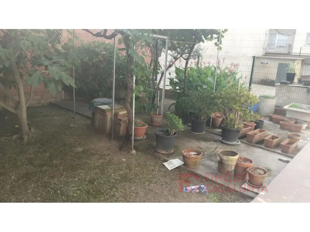 Garden of Commercial properties for sale in Salt