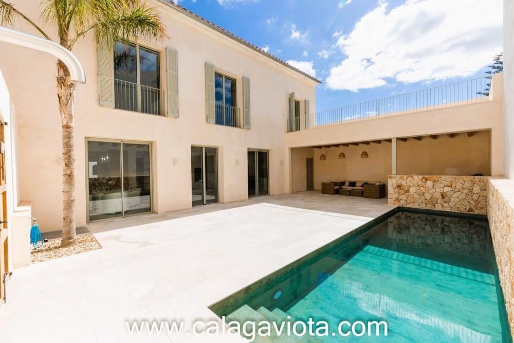 Vista exterior de Finca rústica en venda en Ses Salines amb Aire condicionat, Calefacció i Jardí privat