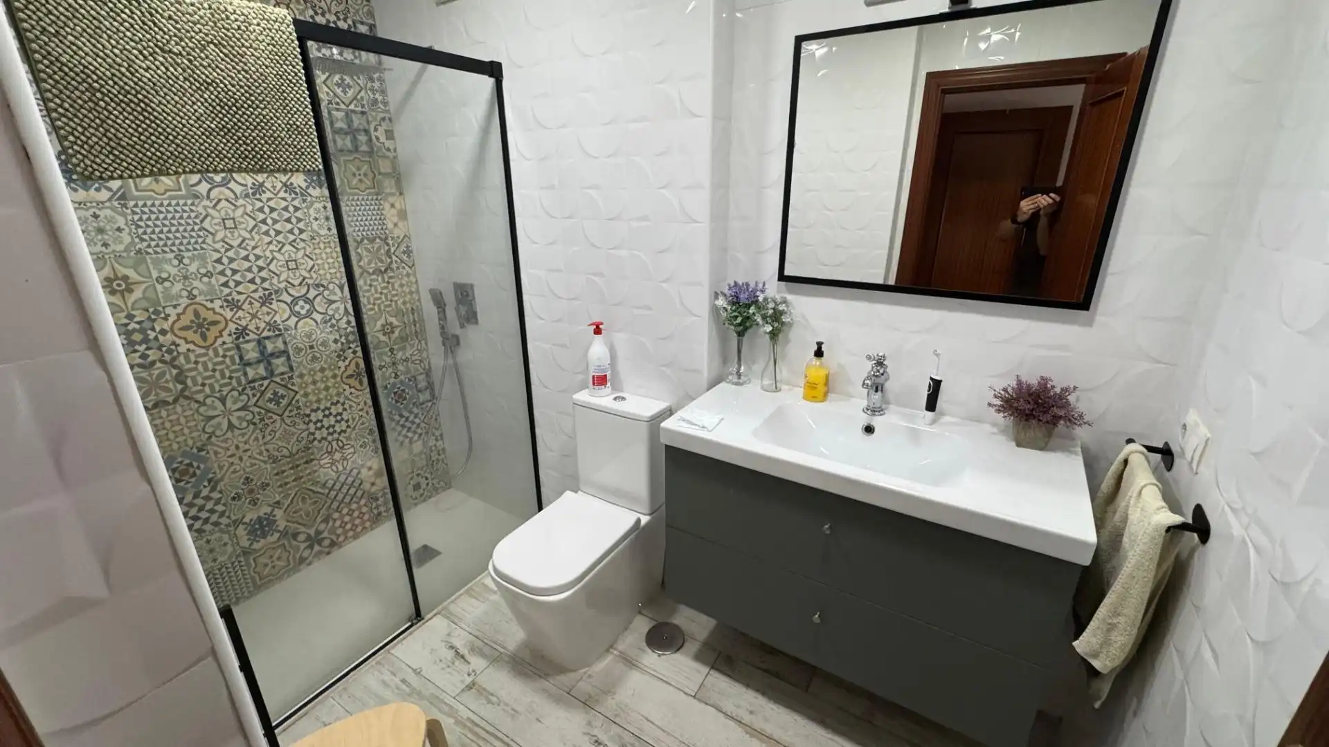 Bathroom of Flat for sale in Rincón de la Victoria  with Air Conditioner and Storage room