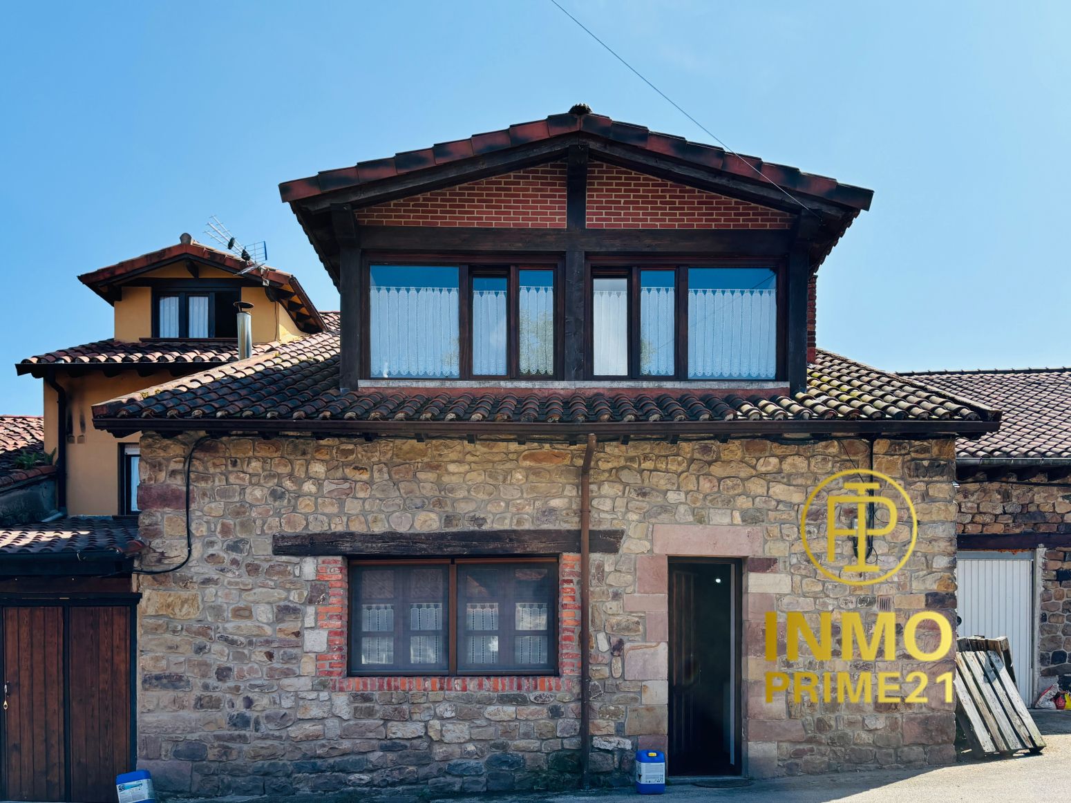 Vista exterior de Casa o xalet en venda en Ruente amb Calefacció, Parquet i Terrassa