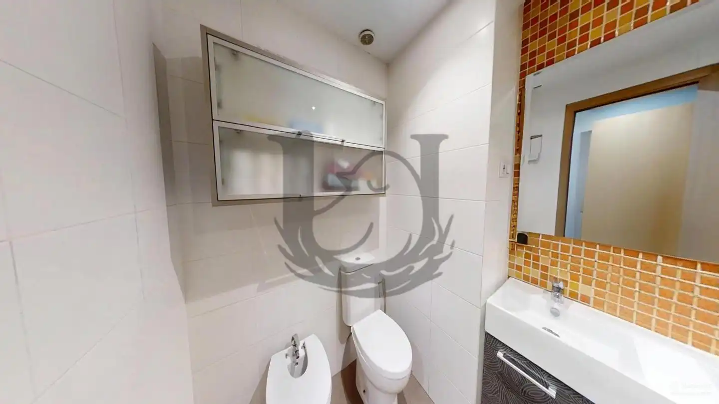 Baño de Piso en venta en Silla con Aire acondicionado, Terraza y Trastero