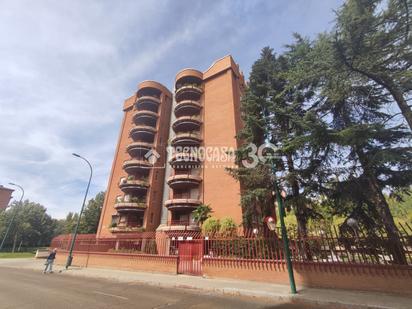 Exterior view of Flat for sale in Valladolid Capital  with Terrace