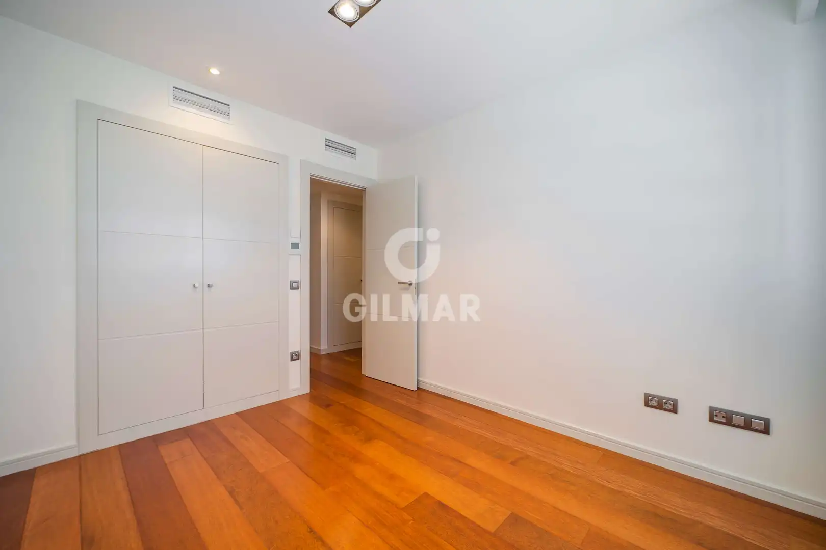 Bedroom of Duplexes for sale in Pozuelo de Alarcón  with Heating, Private garden and Storage room