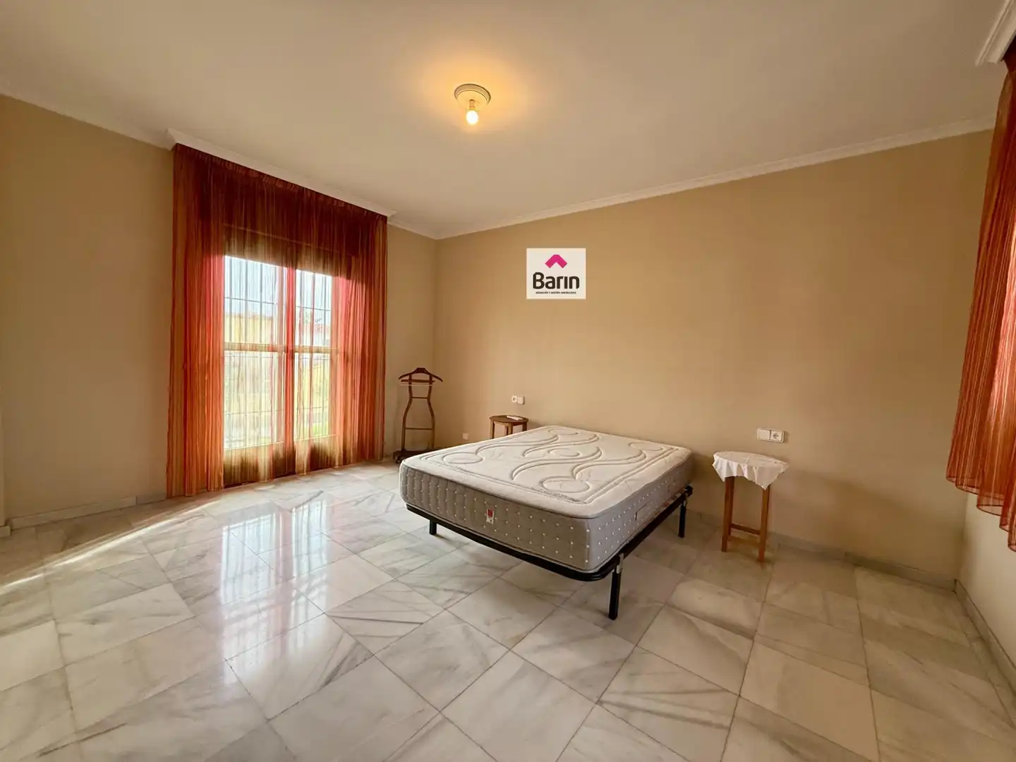 Dormitori de Casa o xalet en venda en Córdoba amb Jardí privat, Terrassa i Traster