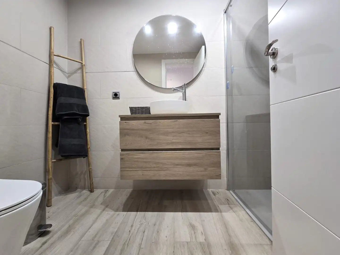 Bathroom of Flat for sale in Valencia  with Air Conditioner, Heating and Parquet flooring